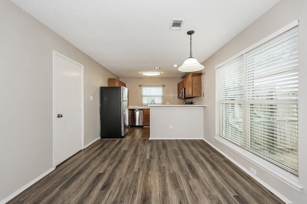 Building Photo - 1121 Cardinal Oaks Dr