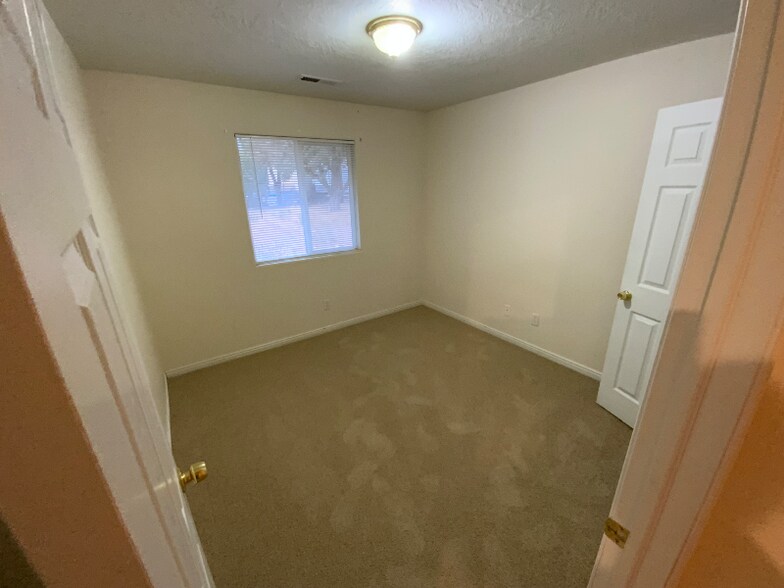 Building Photo - 221 Rex Layne Dr