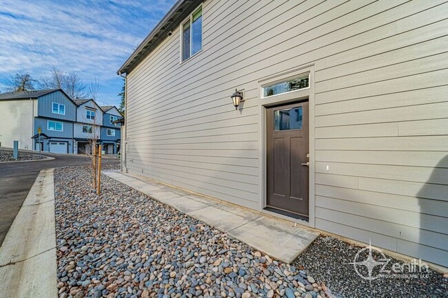 Building Photo - 4915 NE 2nd Ct