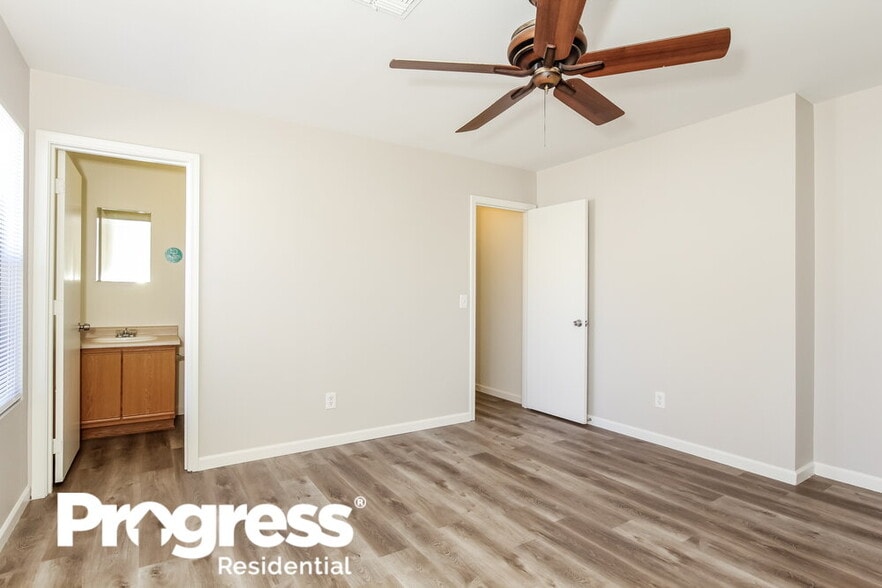 Building Photo - 11834 W Corrine Dr