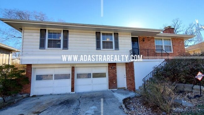 Building Photo - Very Nice Home in South KCMO-Coming SOON!!