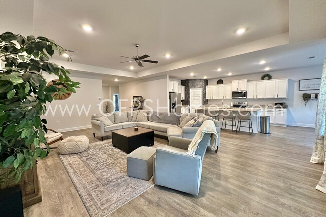 Building Photo - 8090 Silver Maple Dr
