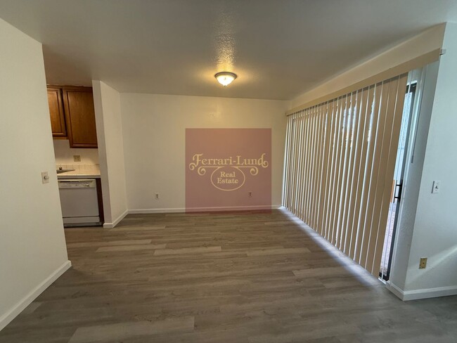 Building Photo - Move in special - 2 bedroom townhome in Sp...