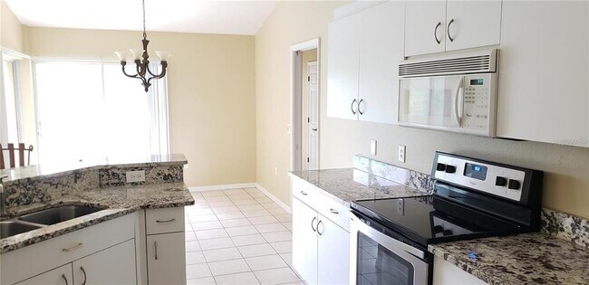 Building Photo - 494 Lake of the Woods Dr