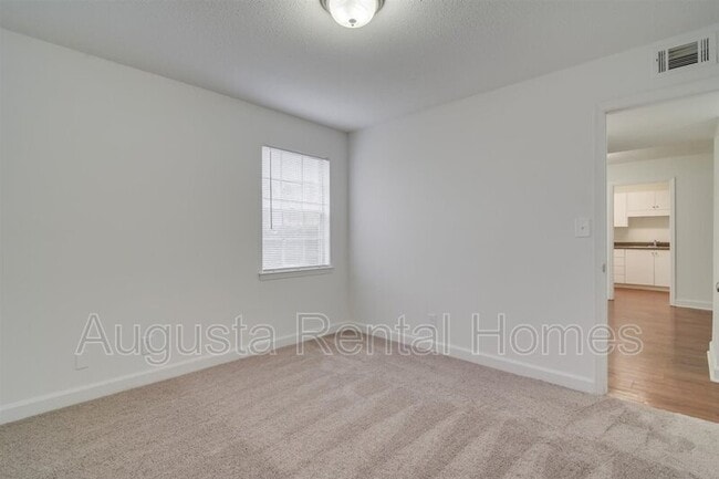 Building Photo - 2905 Arrowhead Dr