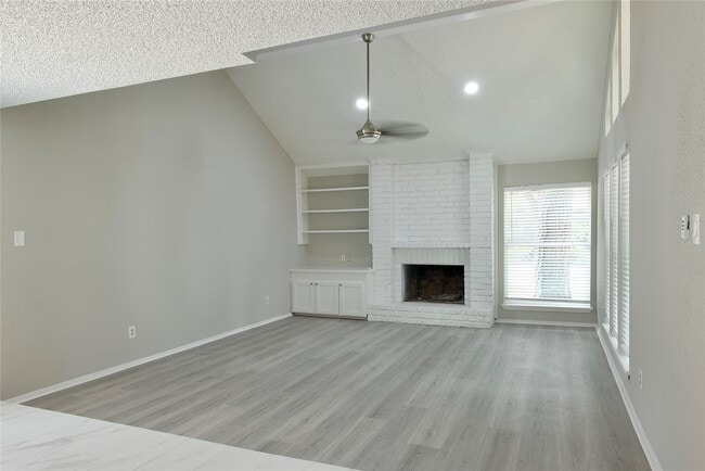 Building Photo - 5111 Pinewilde Dr