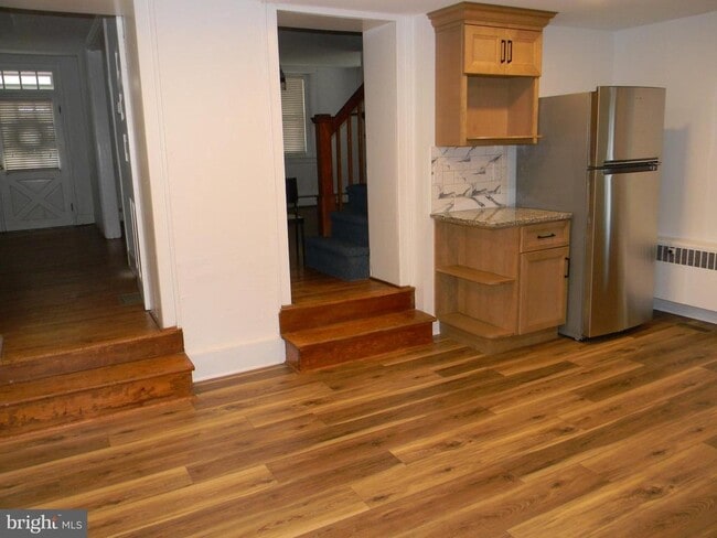 Building Photo - 863 Lombard Rd