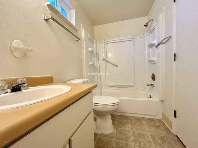 Building Photo - 1476 Hussman Ave