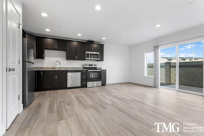 Building Photo - 977 Creer Way