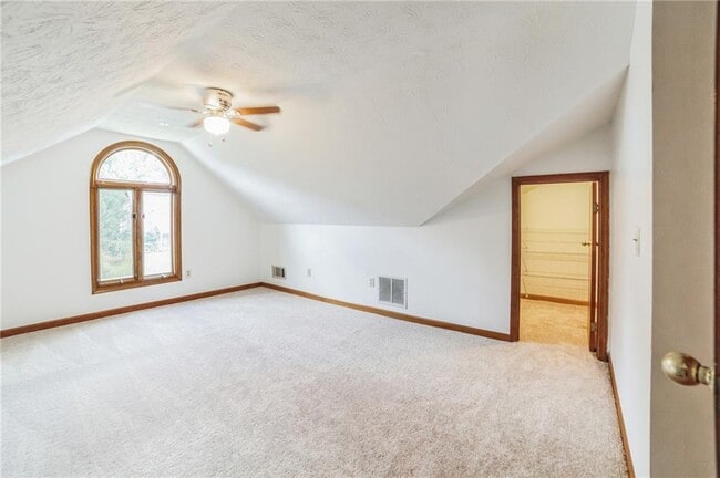 Building Photo - 487 Ravinia Way