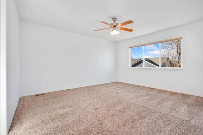 Building Photo - 326 Moss Rock Way