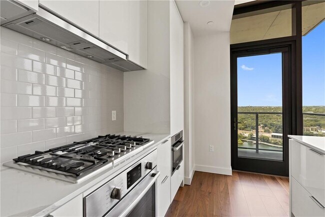 Building Photo - 44 East Ave