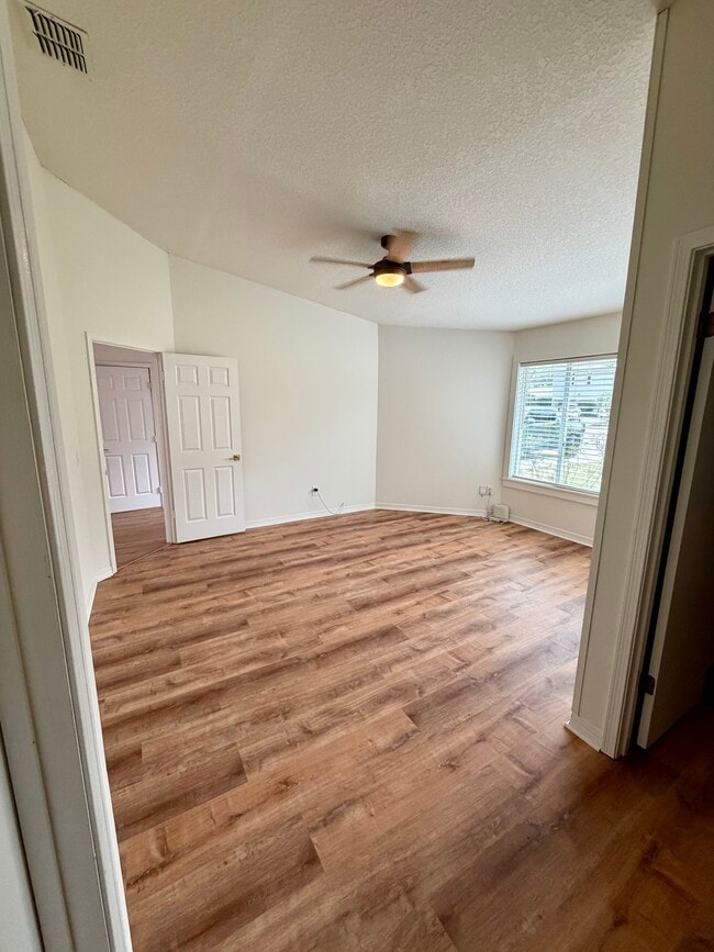 Building Photo - 107 Woodland Dr