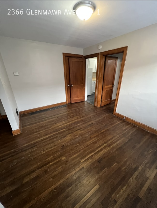 Building Photo - 2366 Glenmawr Ave