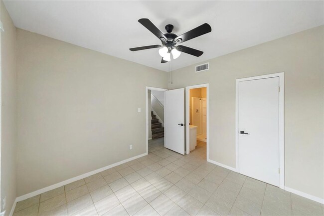 Building Photo - 3230 Poe Dr