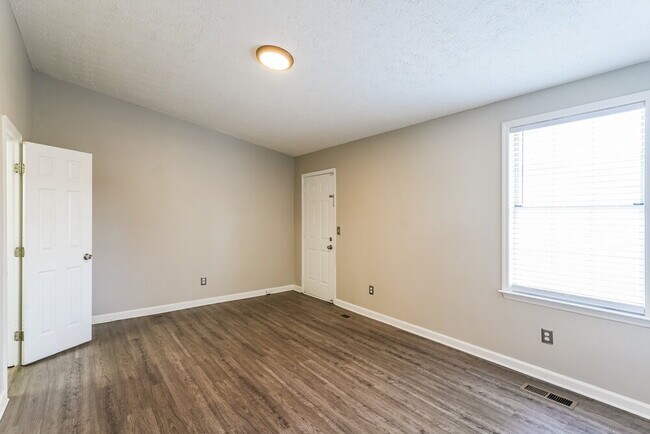 Building Photo - 126 Fergus Rd