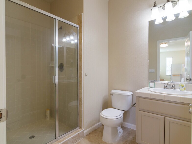 Building Photo - 171 Fennel Ct