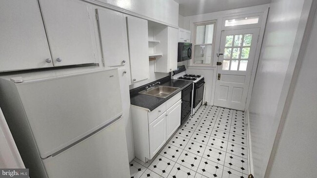Building Photo - 4515 Avondale St