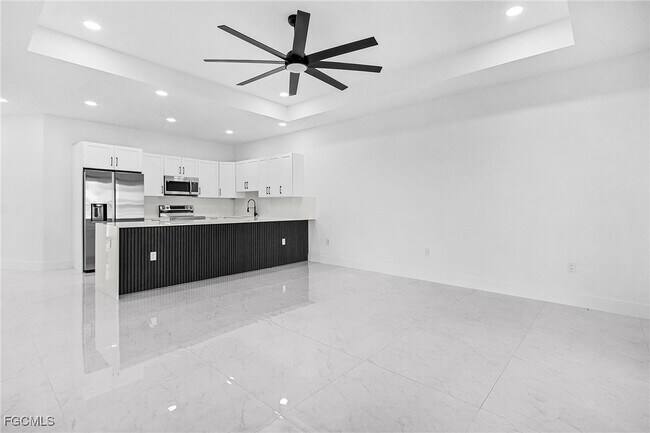 Building Photo - 602-604 SW 8th Pl