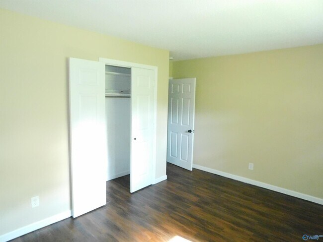 Building Photo - 314 Harolds Dr NW