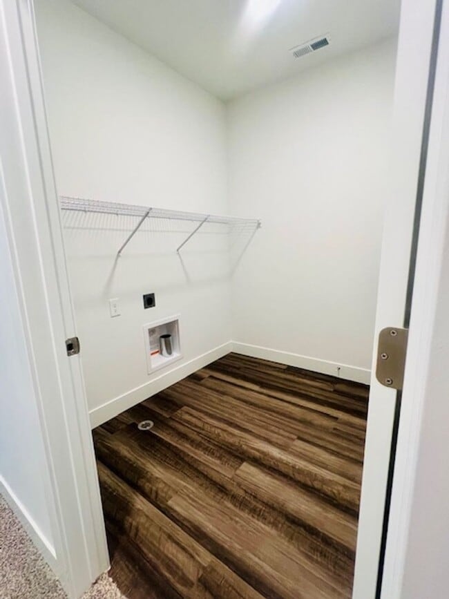 Building Photo - Brand-new Condo Conveniently Located in Ri...