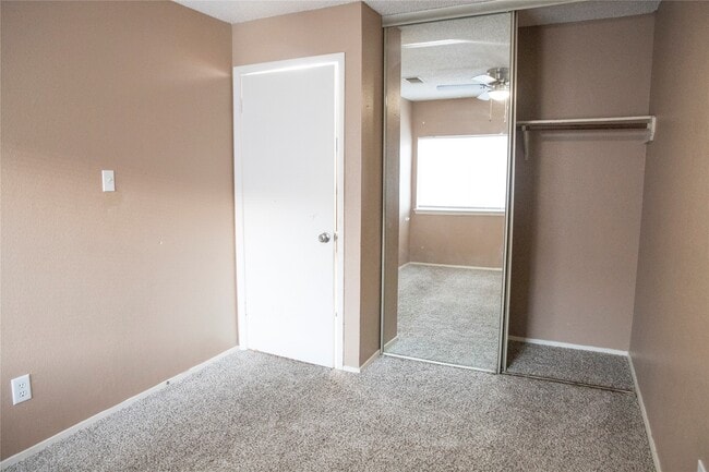 Building Photo - 7075 Greenway Chase St