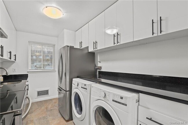 Building Photo - 305 Vista on the Lake