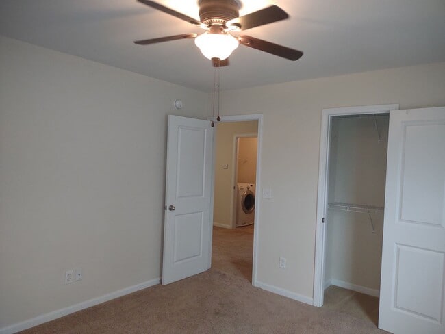 Building Photo - Super Four bedroom home in Northeast Columbia!