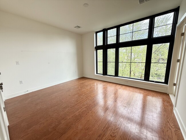 Building Photo - 4589 Riverside Way