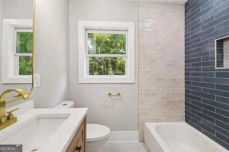 Building Photo - Room in House on Diana Dr SW