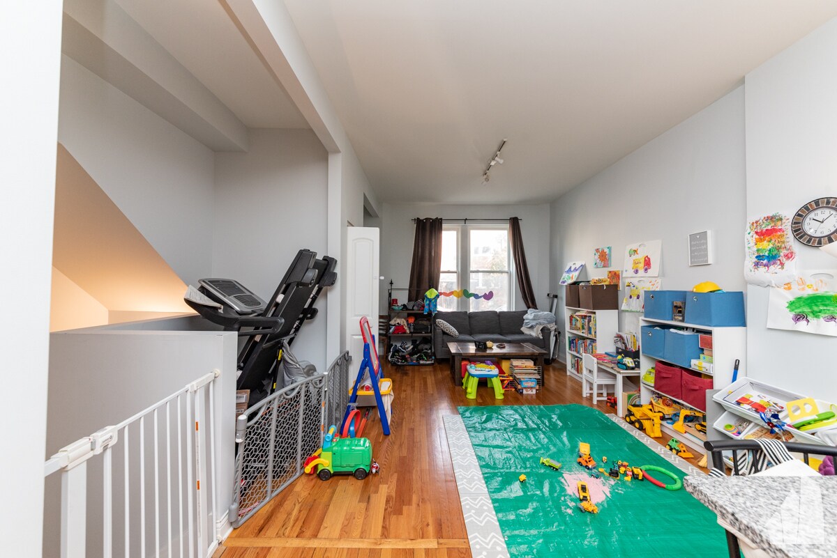 Building Photo - 2341 W Montana St