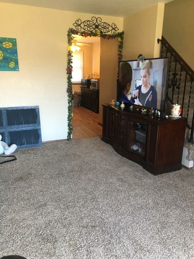 Building Photo - 1500 W Pershing St