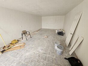 Building Photo - 2116 Lockwood Dr