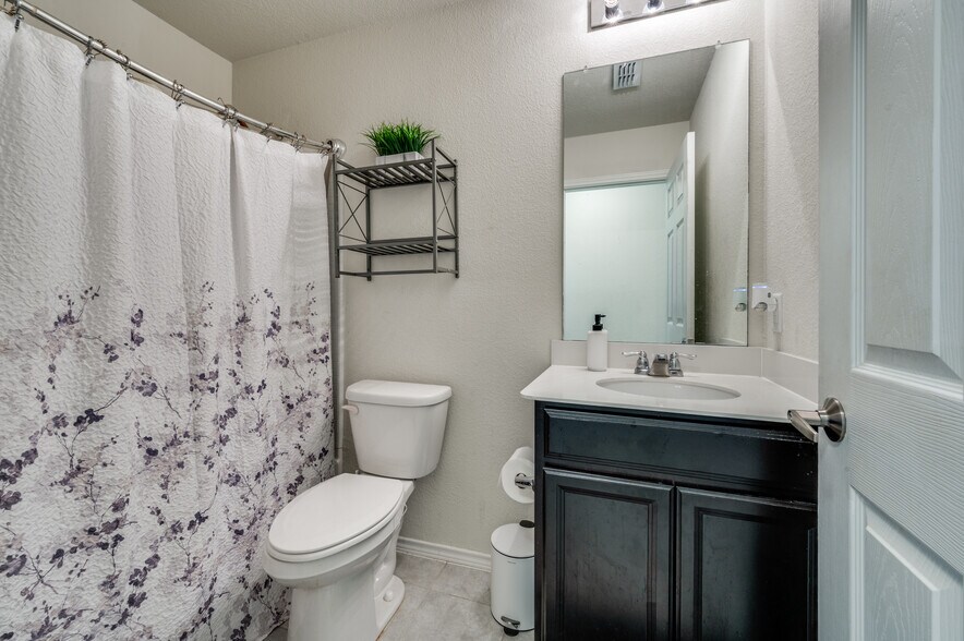 Building Photo - 1416 Waggoner Dr