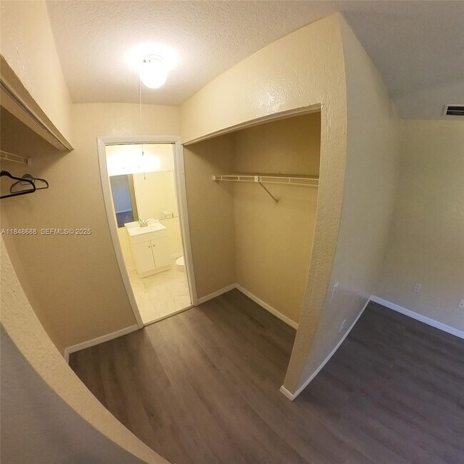 Building Photo - 21548 Seyburn Terrace