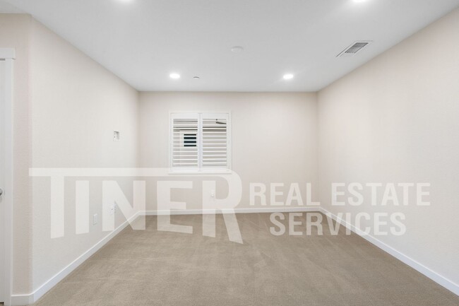 Building Photo - 632 Whitewater Wy