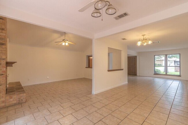 Building Photo - 11101 Froke Cedar Trail