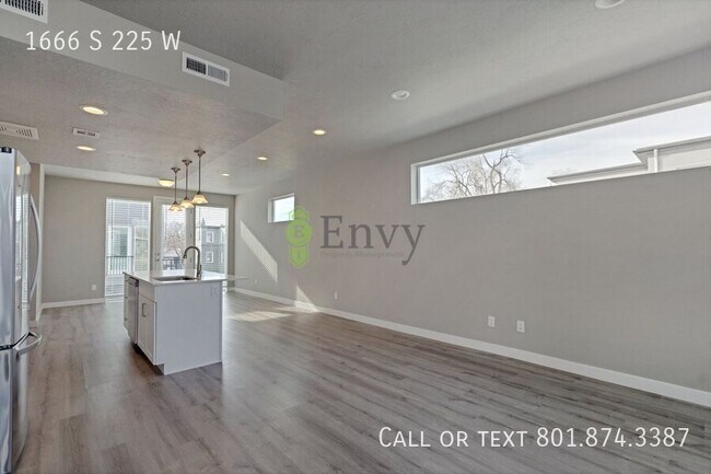 Building Photo - 1666 S 225 E