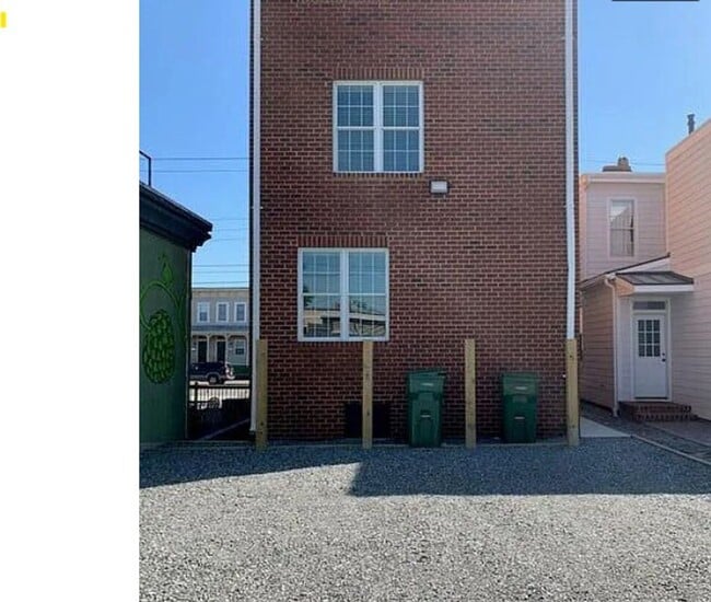 Building Photo - 1608 W Cary St