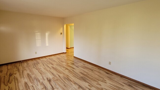 Building Photo - 433 Kenmore St