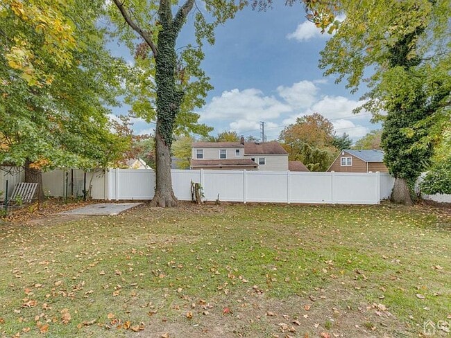 Building Photo - 19 Melville Rd