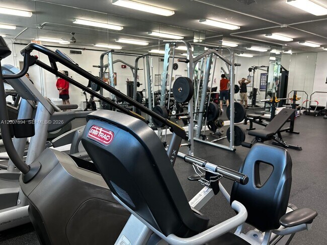 Building Photo - 2655 Collins Ave