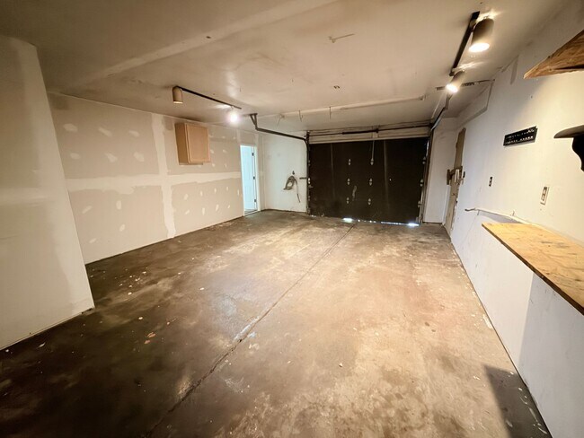 Building Photo - COMING SOON: 3 Bedroom/2 Bath Home located at 1020 E Seventh St. Greenfield, IN