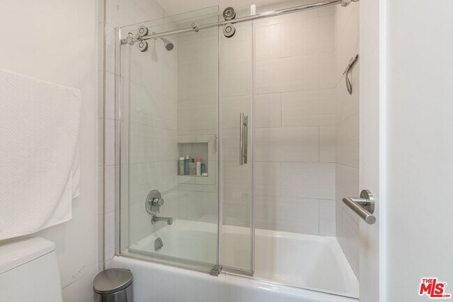 Building Photo - 940 14th St