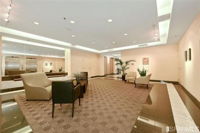 Building Photo - 220 Lombard St