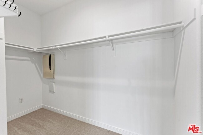 Building Photo - 5738 S Celedon Creek