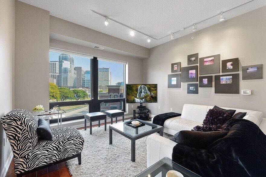 Living Room - 500 E Grant St