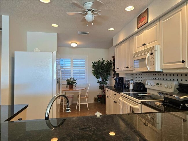 Building Photo - 6446 7th Ave Cir W