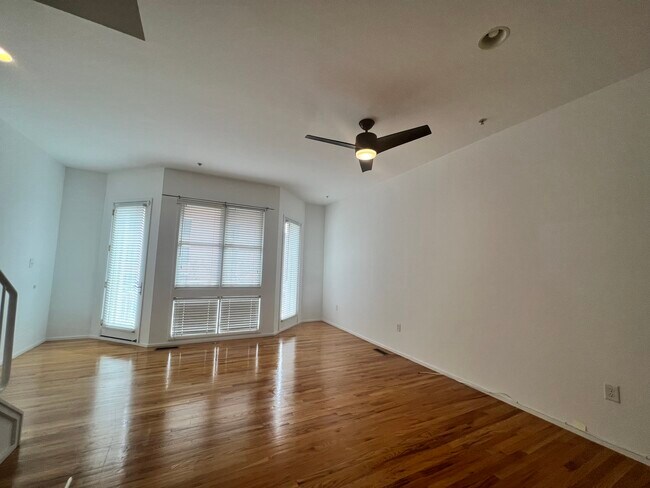 Building Photo - 1686 N Quinn St