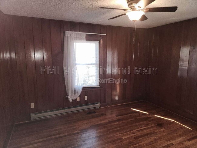 Building Photo - 2 Woodlands Dr